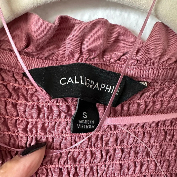 CALLIGPHIE Light Pink/Salmon Long Sleeves S/M Top.
BNWT - Picture 4 of 5